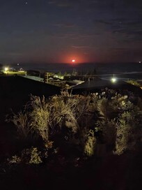 Spectacular deck to watch the moon rise.