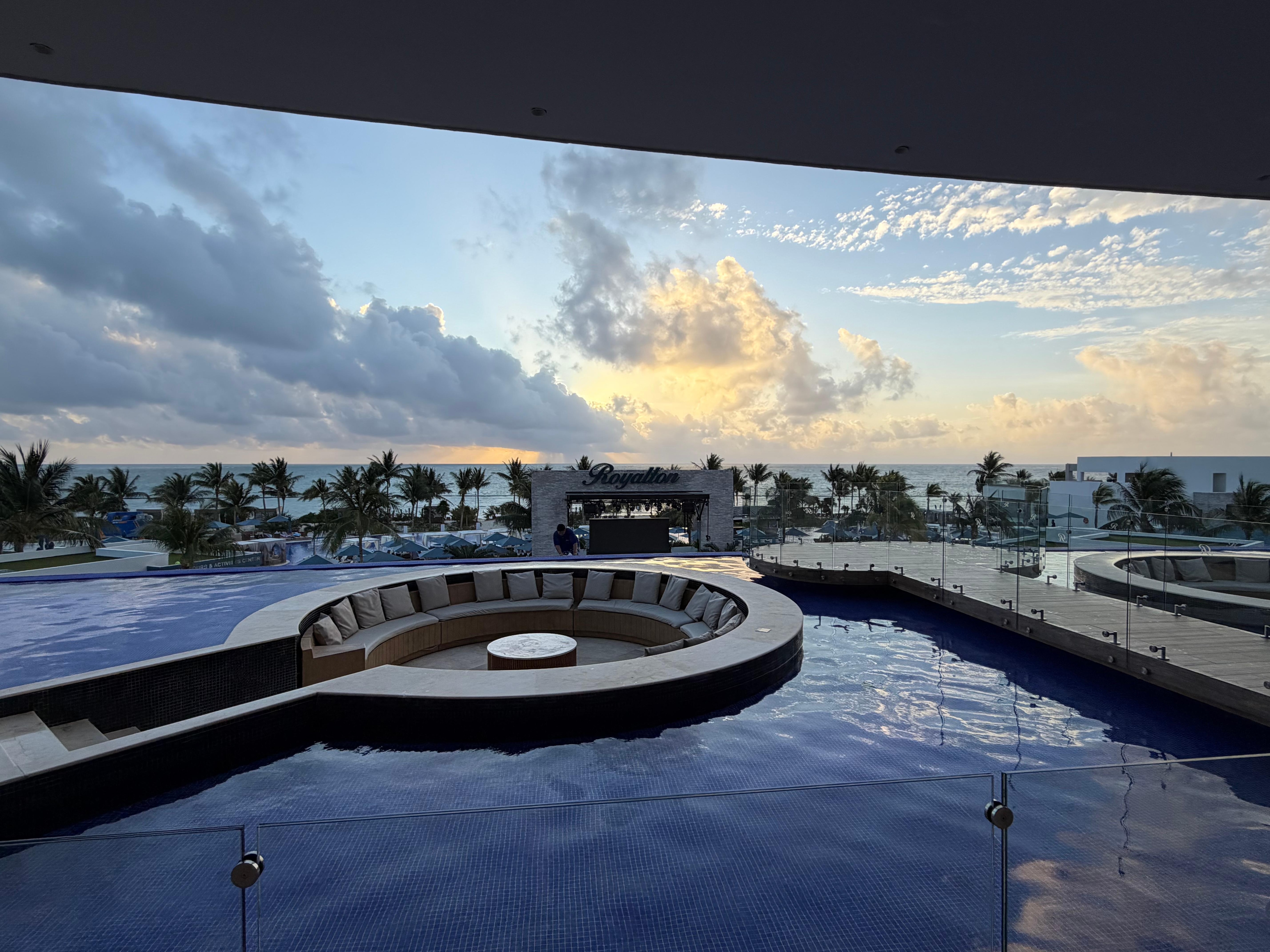 Main entrance seating area 