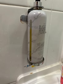 Brown stain by the sink. Some molds in the tub