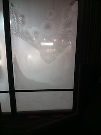 My windows in the room frozen 😩