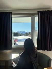 Love the mountain view !!