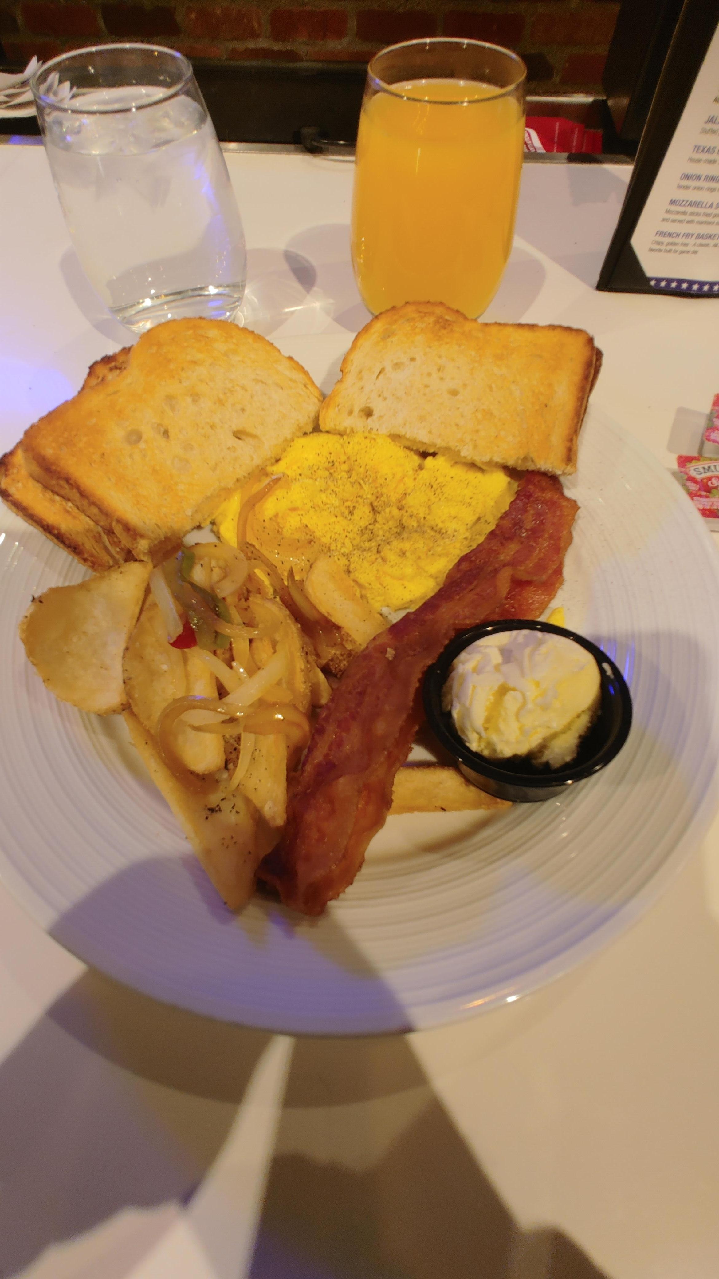 Excellent breakfast at All American Sports Kitchen with friendly staff.