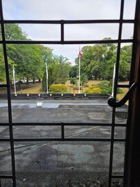 View from window: bitumen flat roof and wiring ...for a room that more than £300 per night !