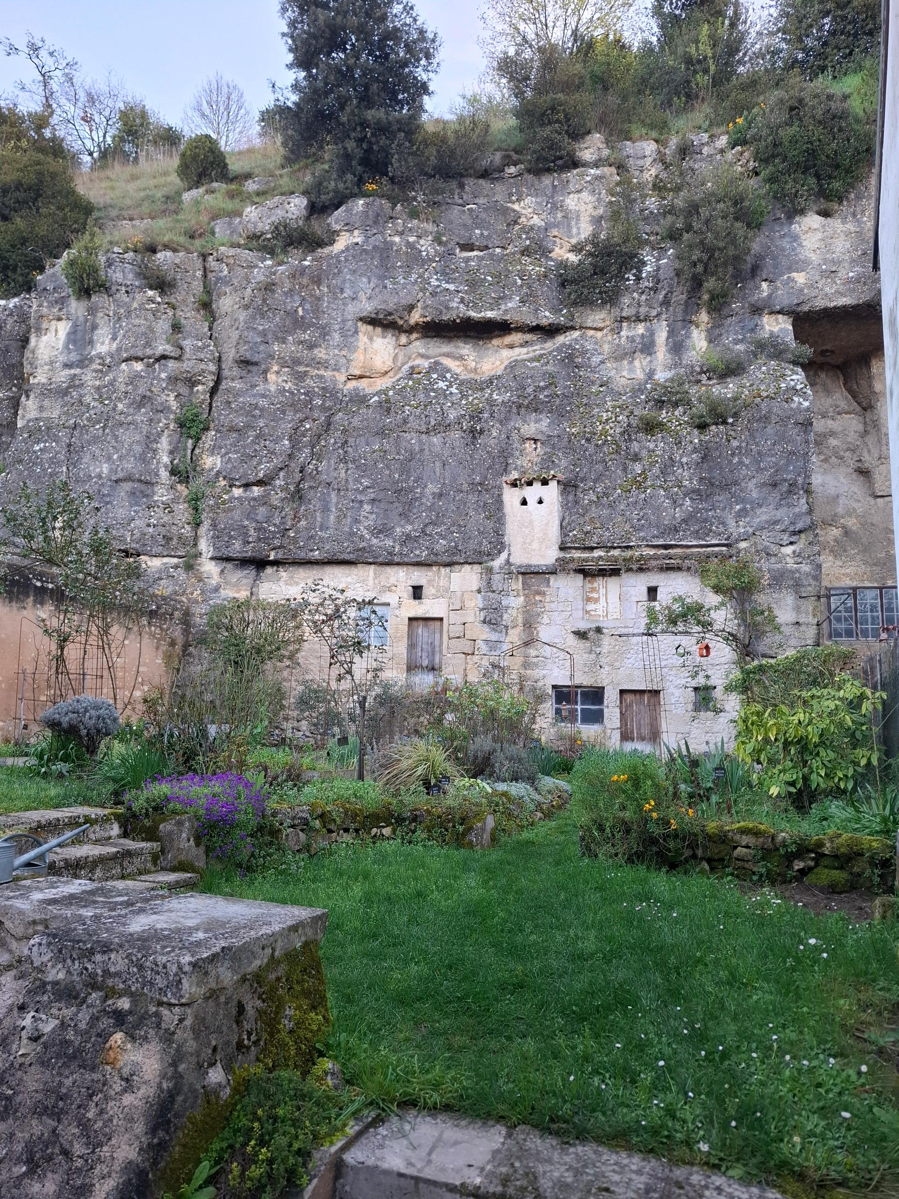 Jardin et son habitation  troglodyte 