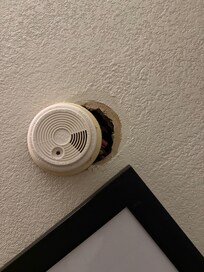 Smoke detector with huge hole