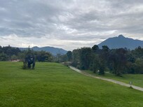 Dans le domaine avec vue sur les volcans Sabinyo et Bisoke