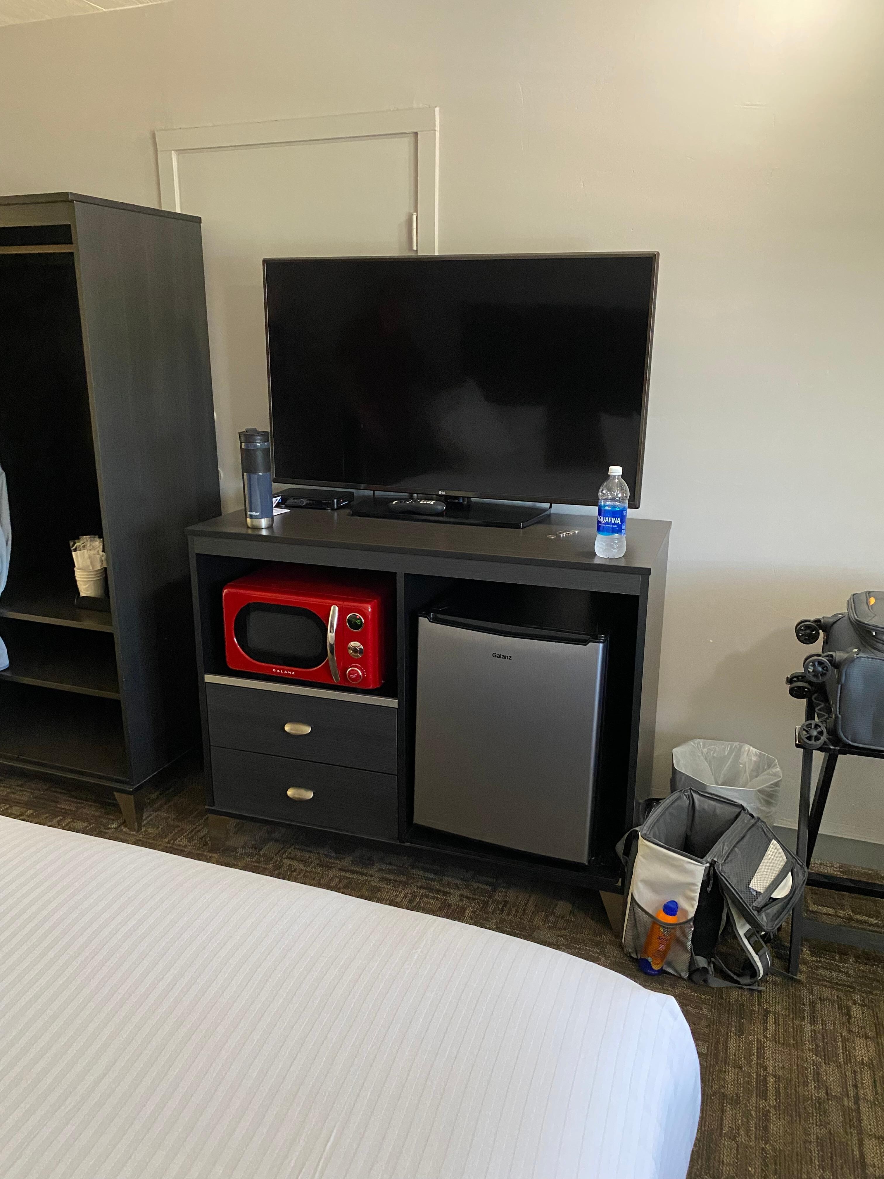 Fridge and microwave 