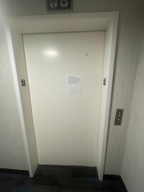 ELEVATOR BROKEN. PROMISED TO FIX YESTERDAY. STUCK HERE.