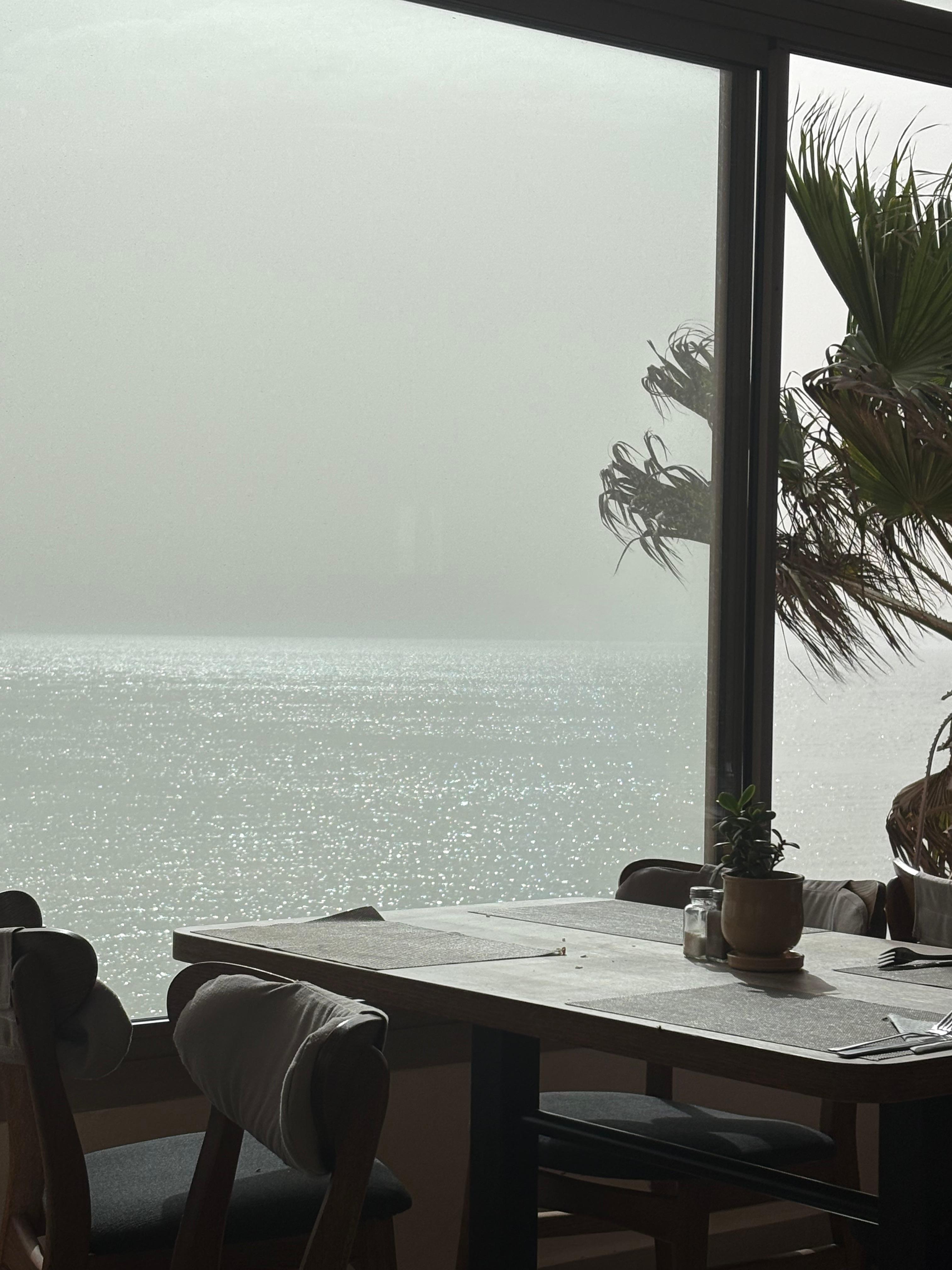 Vue du restaurant au petit déjeuner 