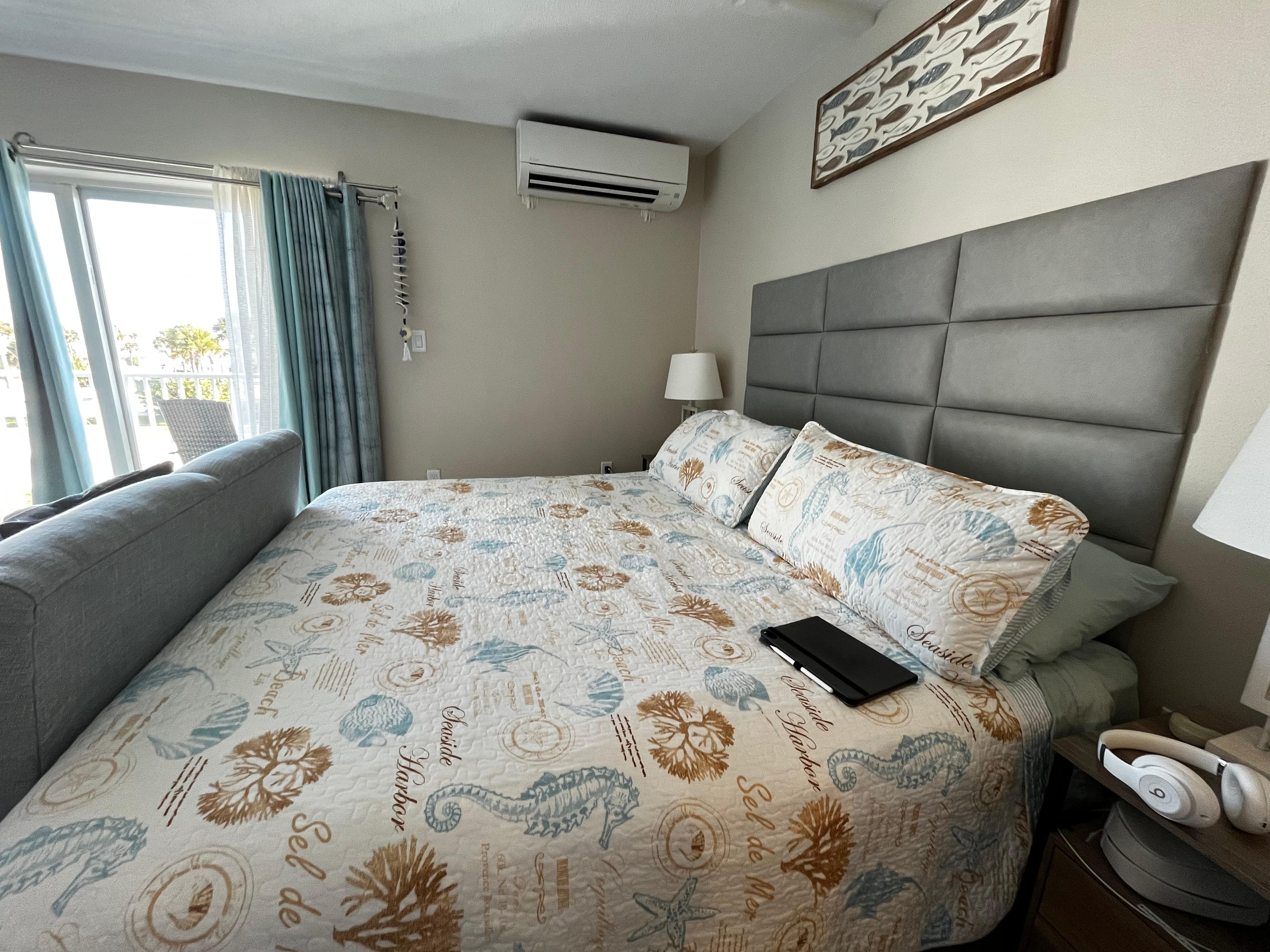 King size adjustable bed- very comfy!