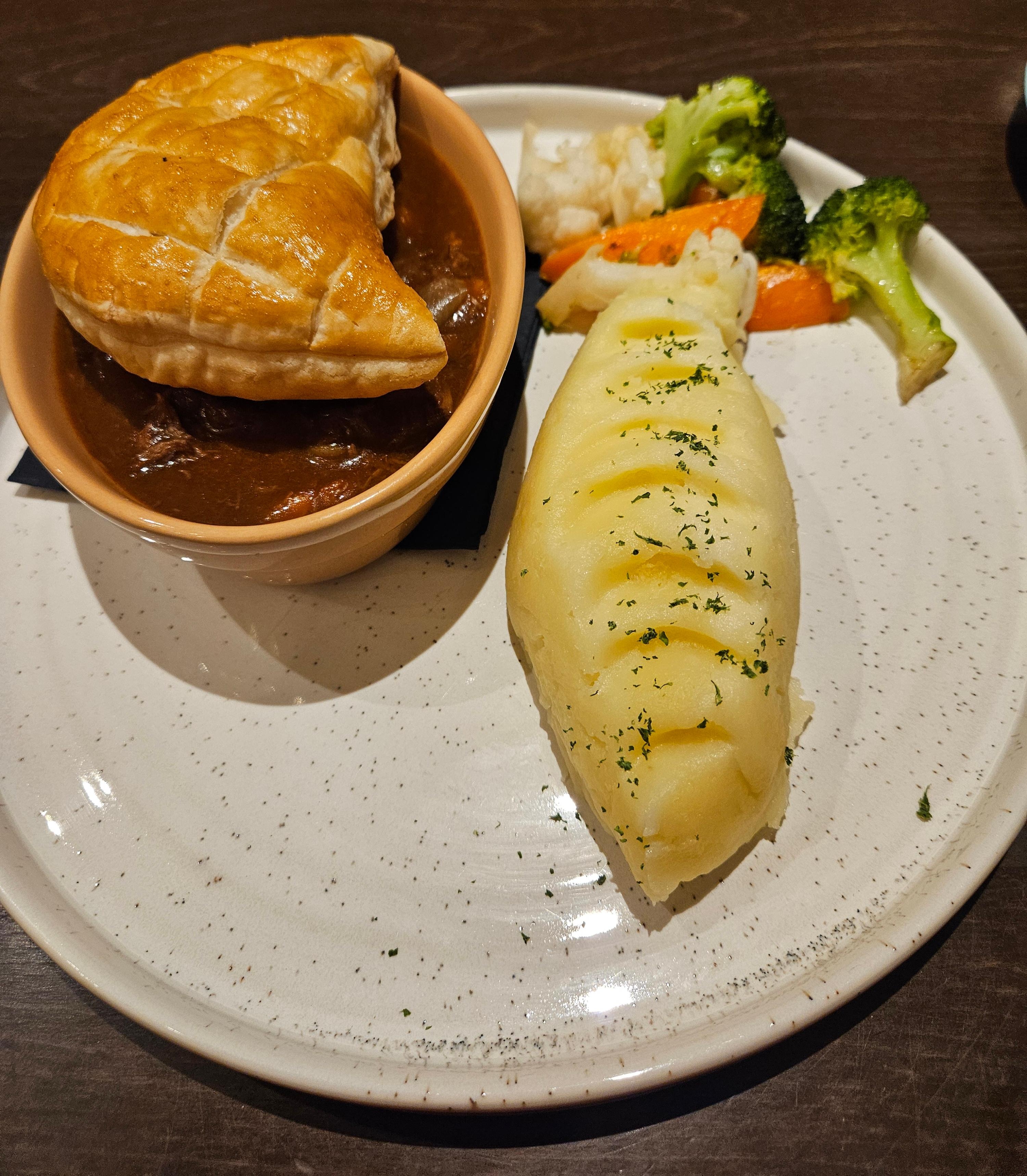 Steak pie with mash and veg