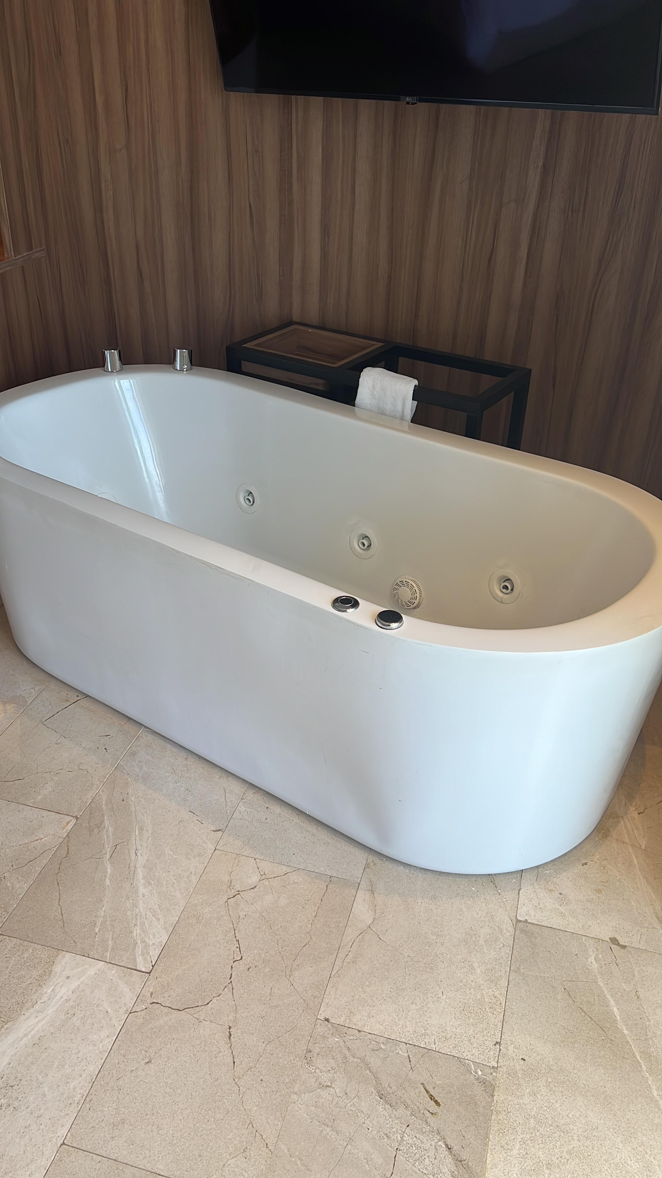 In suite jet tub