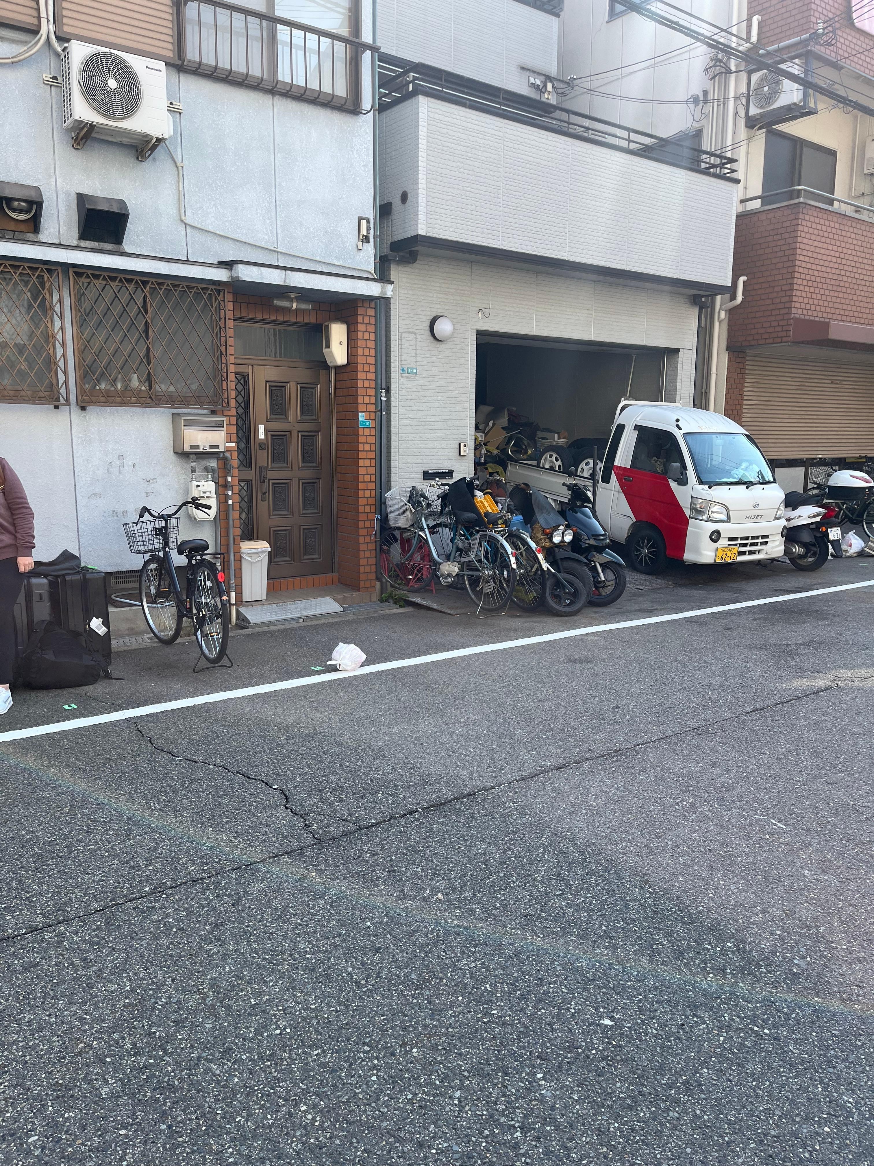 Workshops next door to rental.