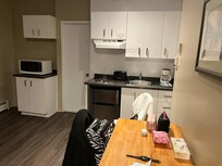 Table + Cuisinette Chambre 1