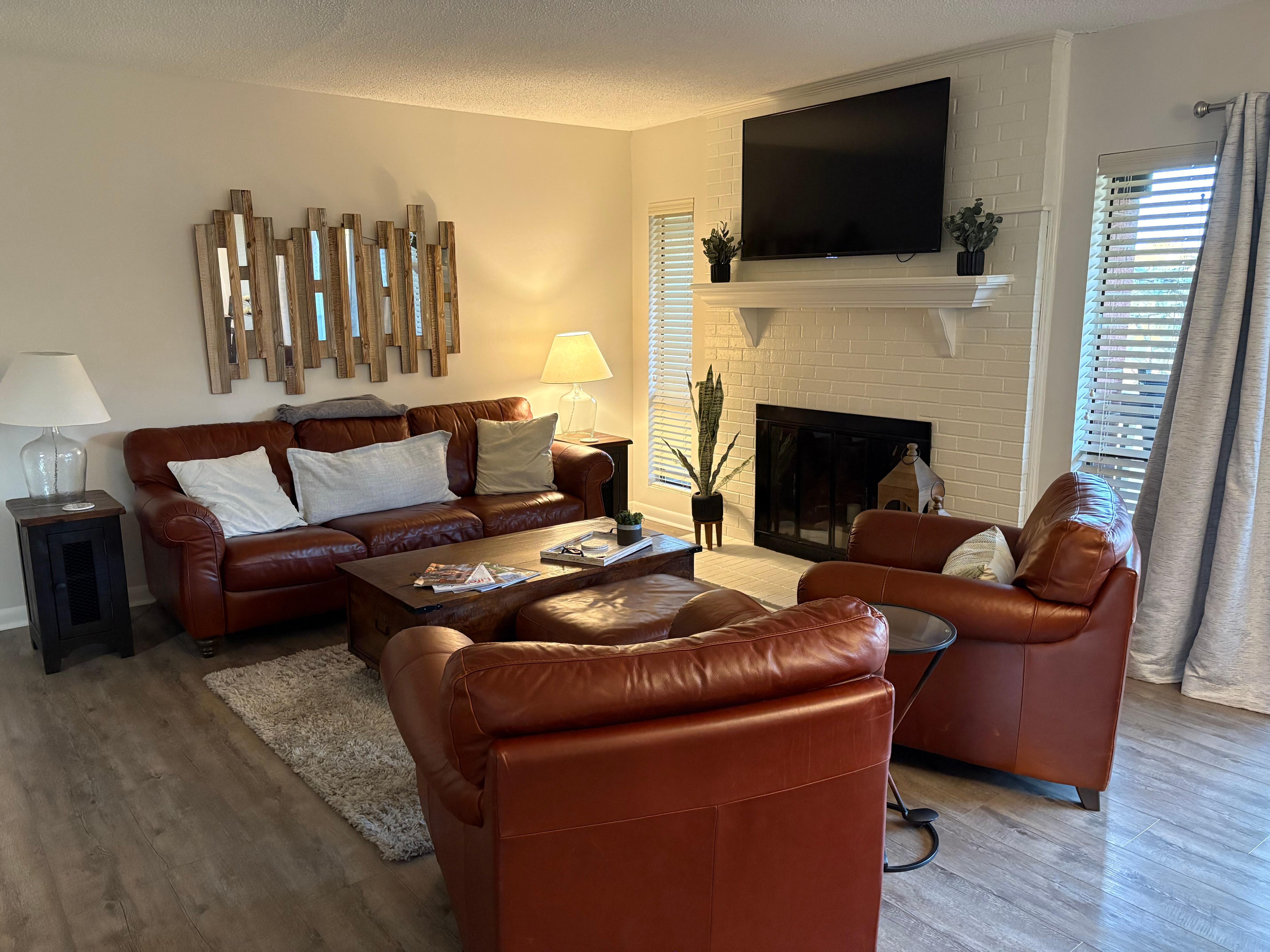 Beautifully decorated and comfortable. Views of Pinehurst Golf from every window - extremely private.