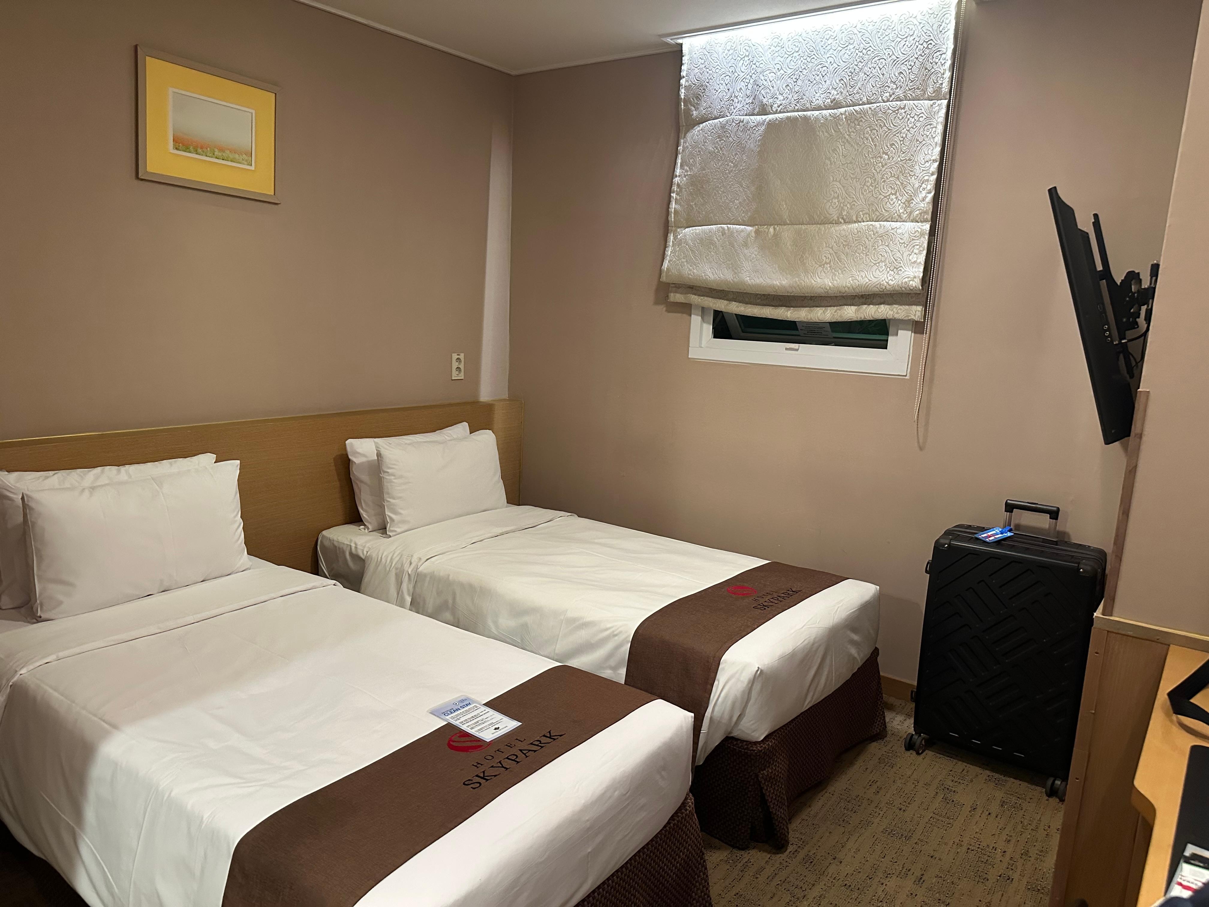 部屋はこじんまり