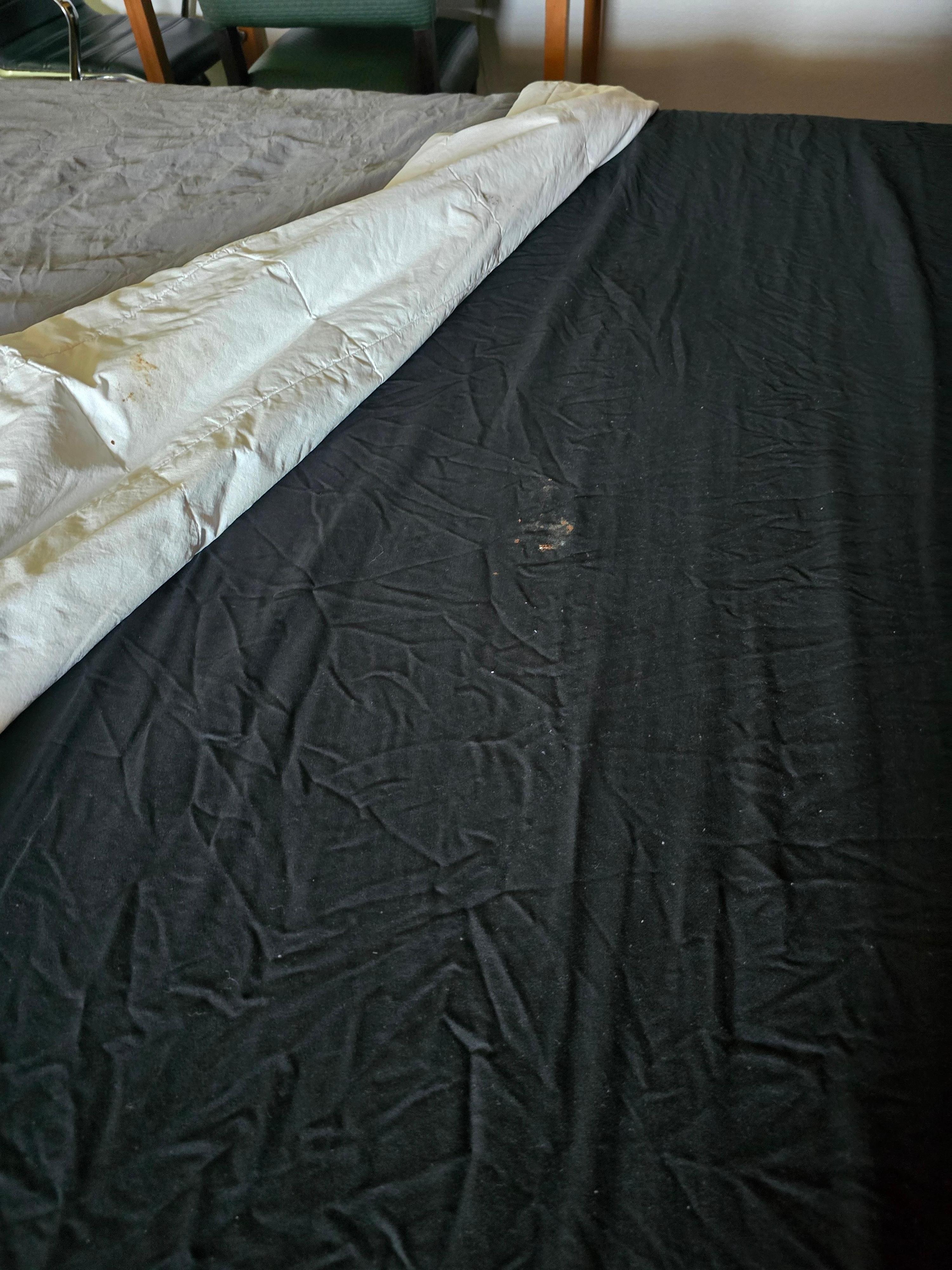 Unwashed/unchanged black sheets