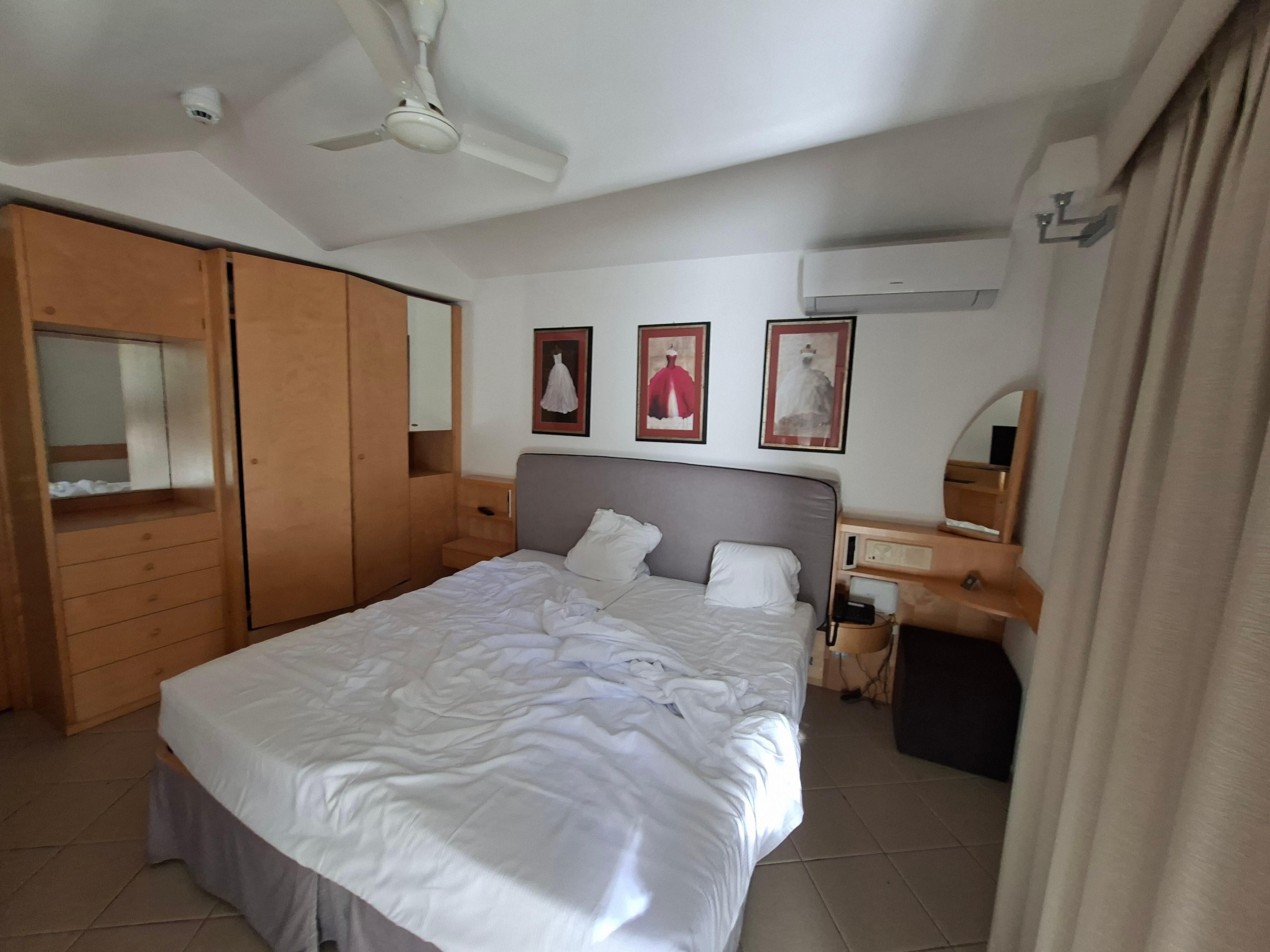 Gli interni della camera