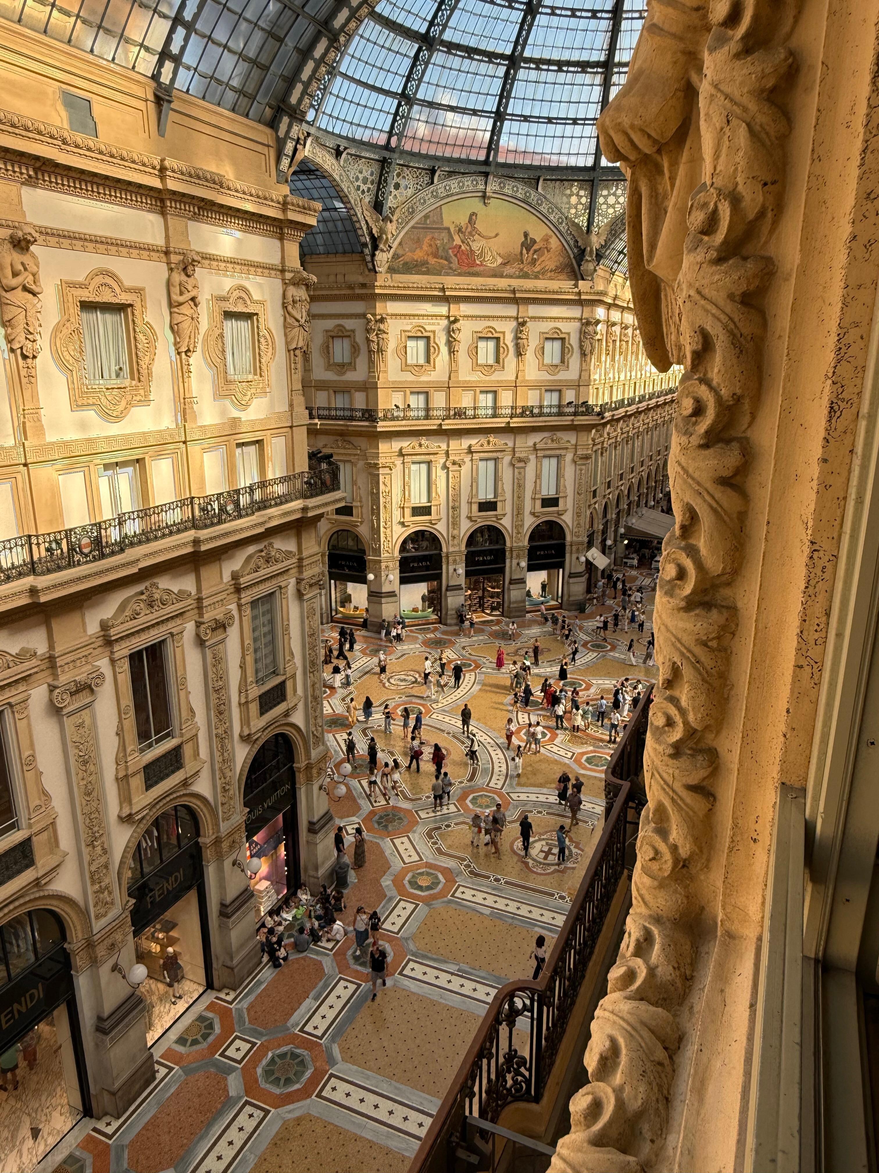 Udsigten til Galleria Vittorio Emanuele II fra vores værelse.