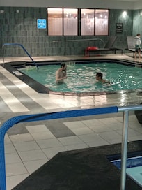 There's a nice sized pool and jacuzzi. I like that the children are allowed in the jacuzzi too.