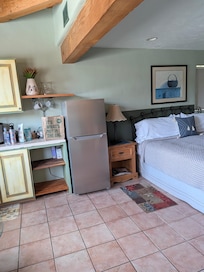 Kitchenette / Bed