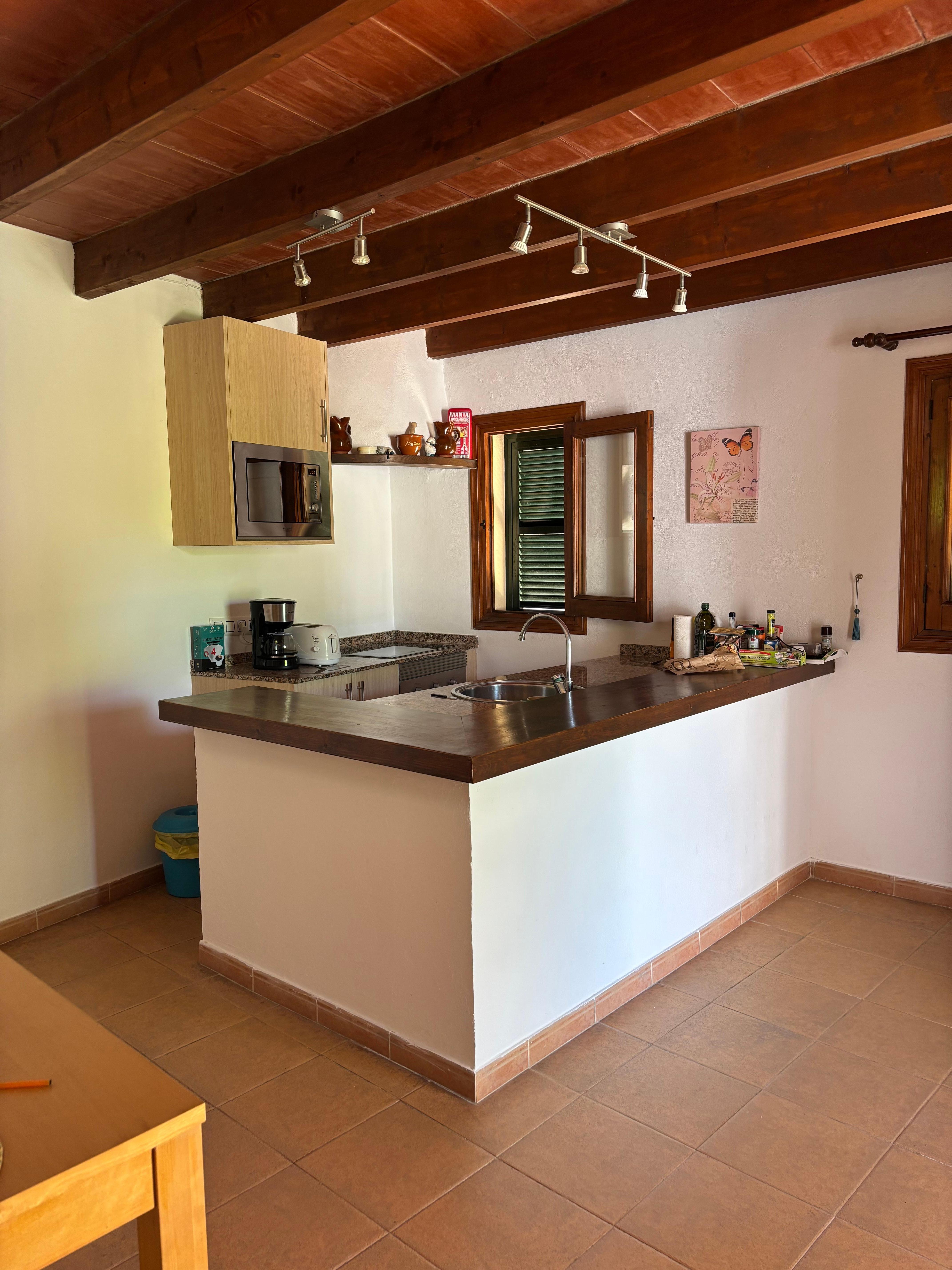 Kitchen area - large fridge freezer out of shot to the right