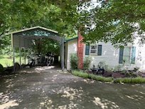 Nice carport coverage