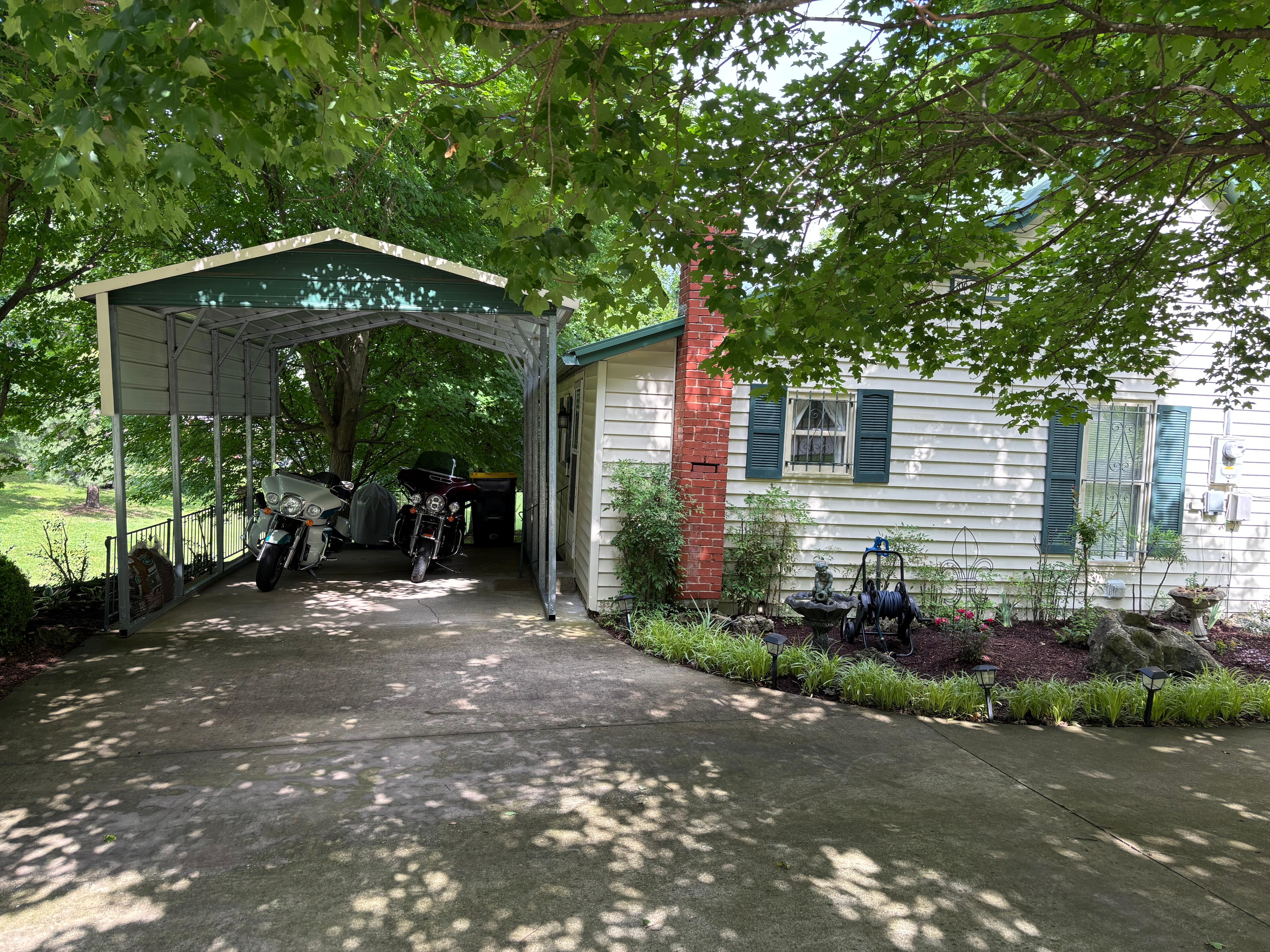 Nice carport coverage