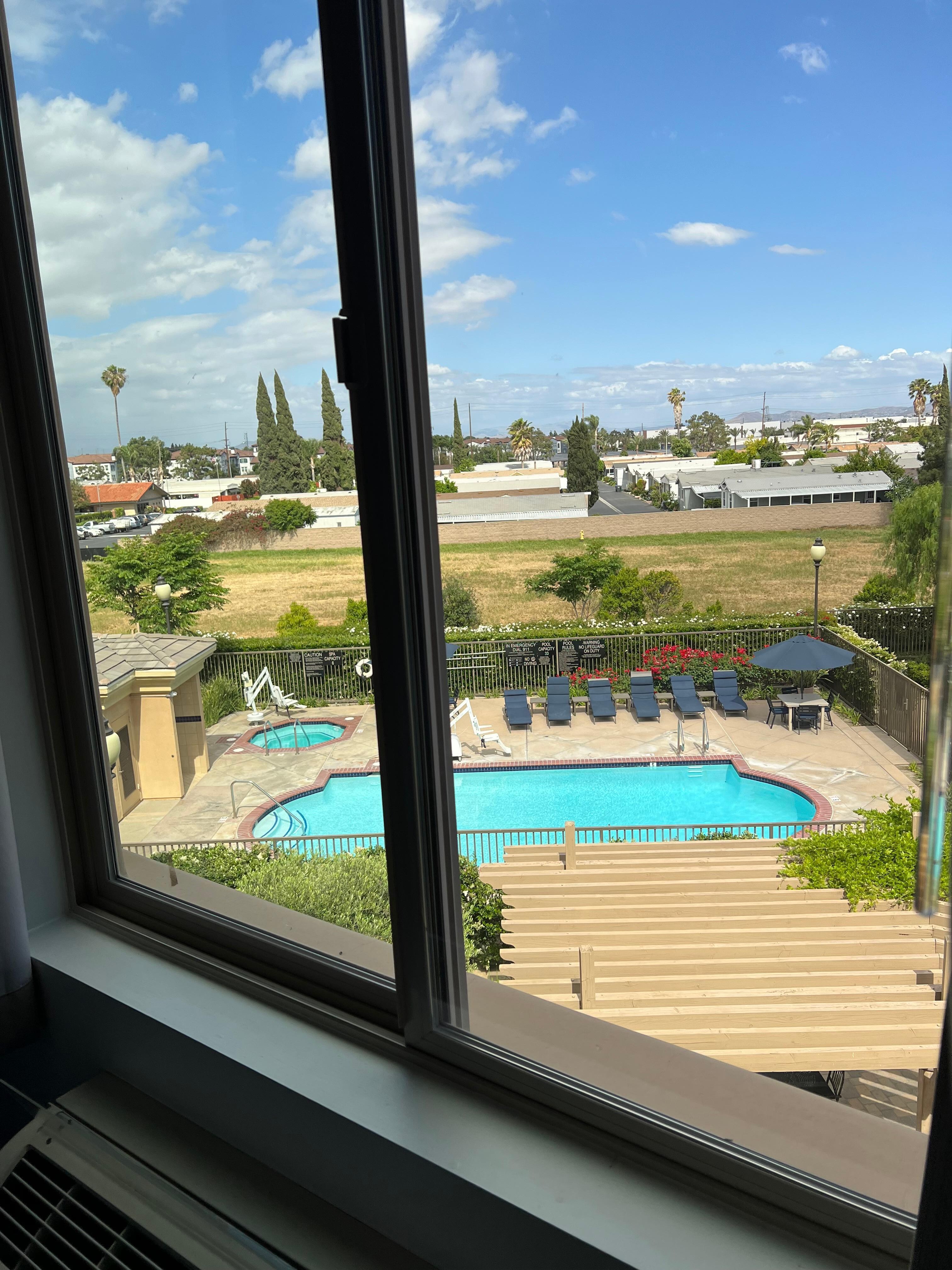Great looking pool but it went from 105*f to 70*f nevar used it.