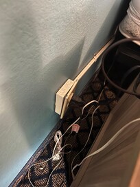 No working lights or outlets at bedside