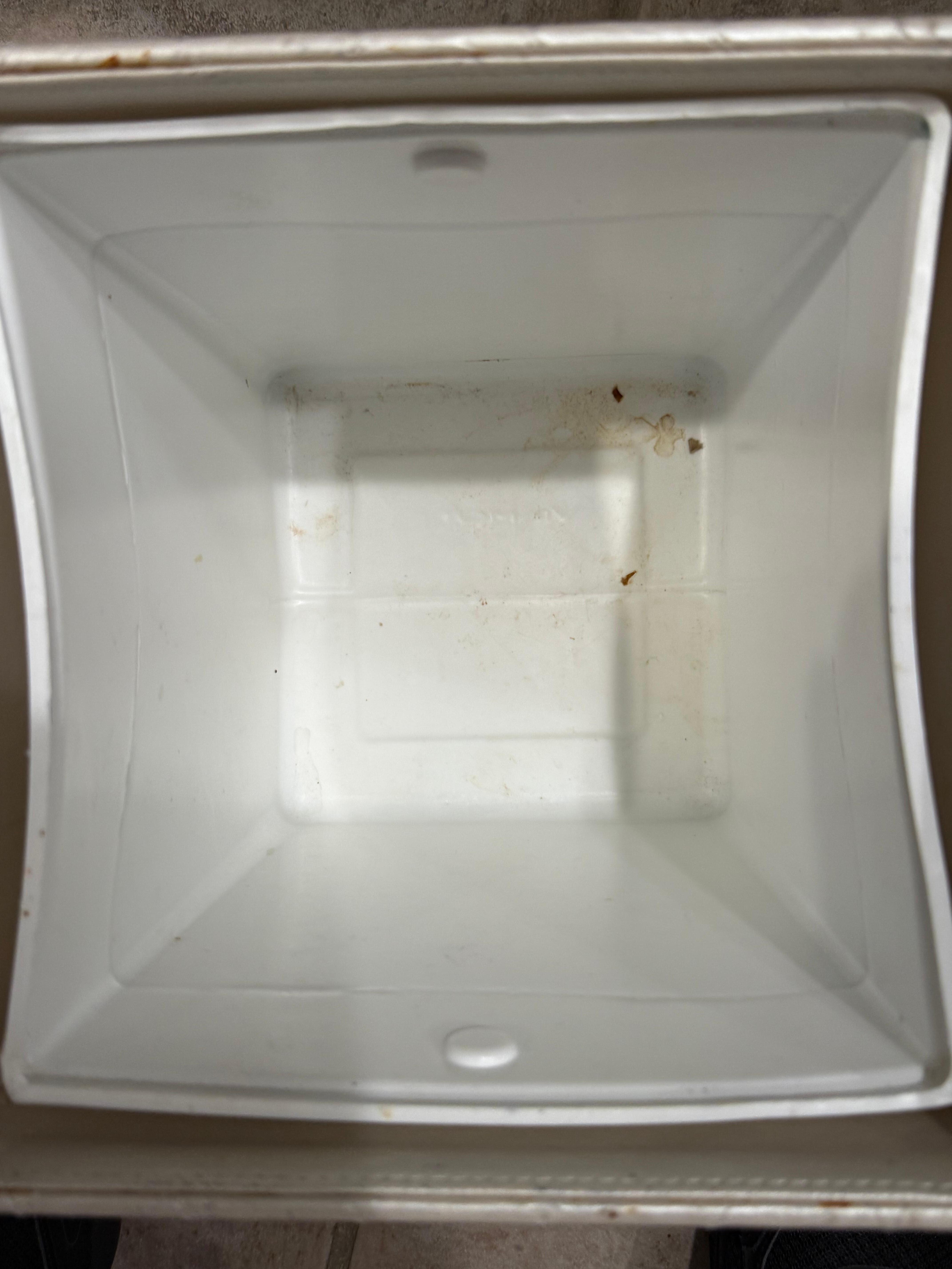 Inside trash can dirty upon check-in. Not cleaned in weeks/months?