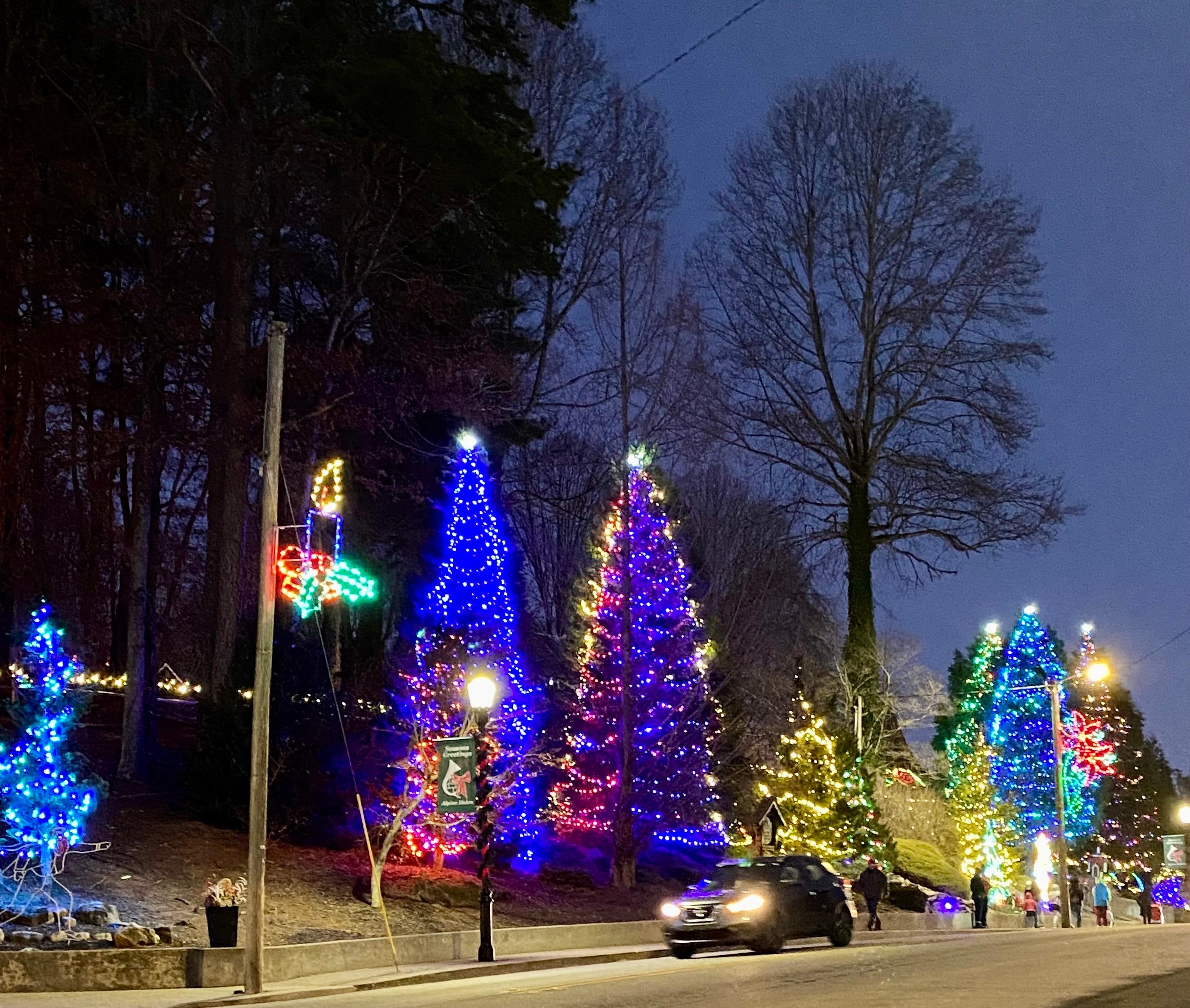 Lots of wonderful Christmas decorations all around the town!