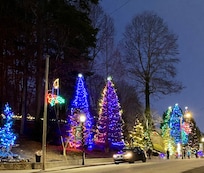 Lots of wonderful Christmas decorations all around the town!