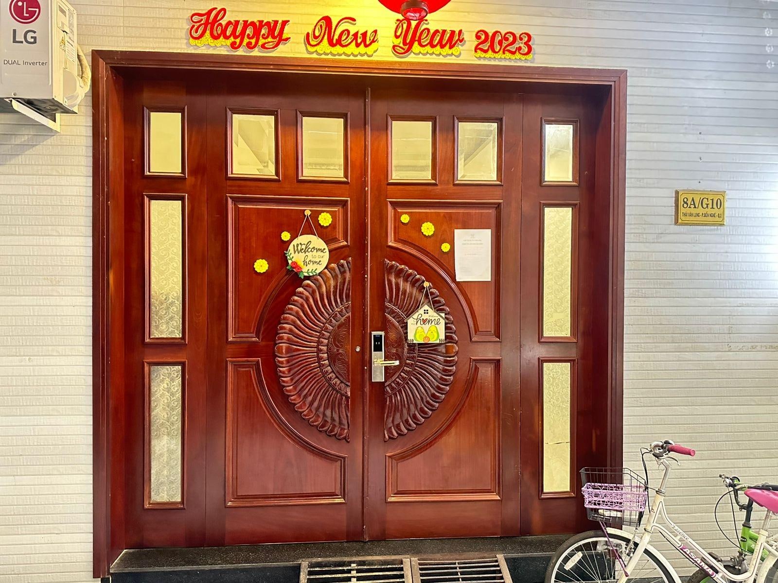 The entrance of the building. You’ll keep walking once you see a place called Juliana Bar that’s a black color,  the hotel door in this photo is straight ahead and tucked away 