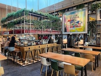 Lobby bar/dining area