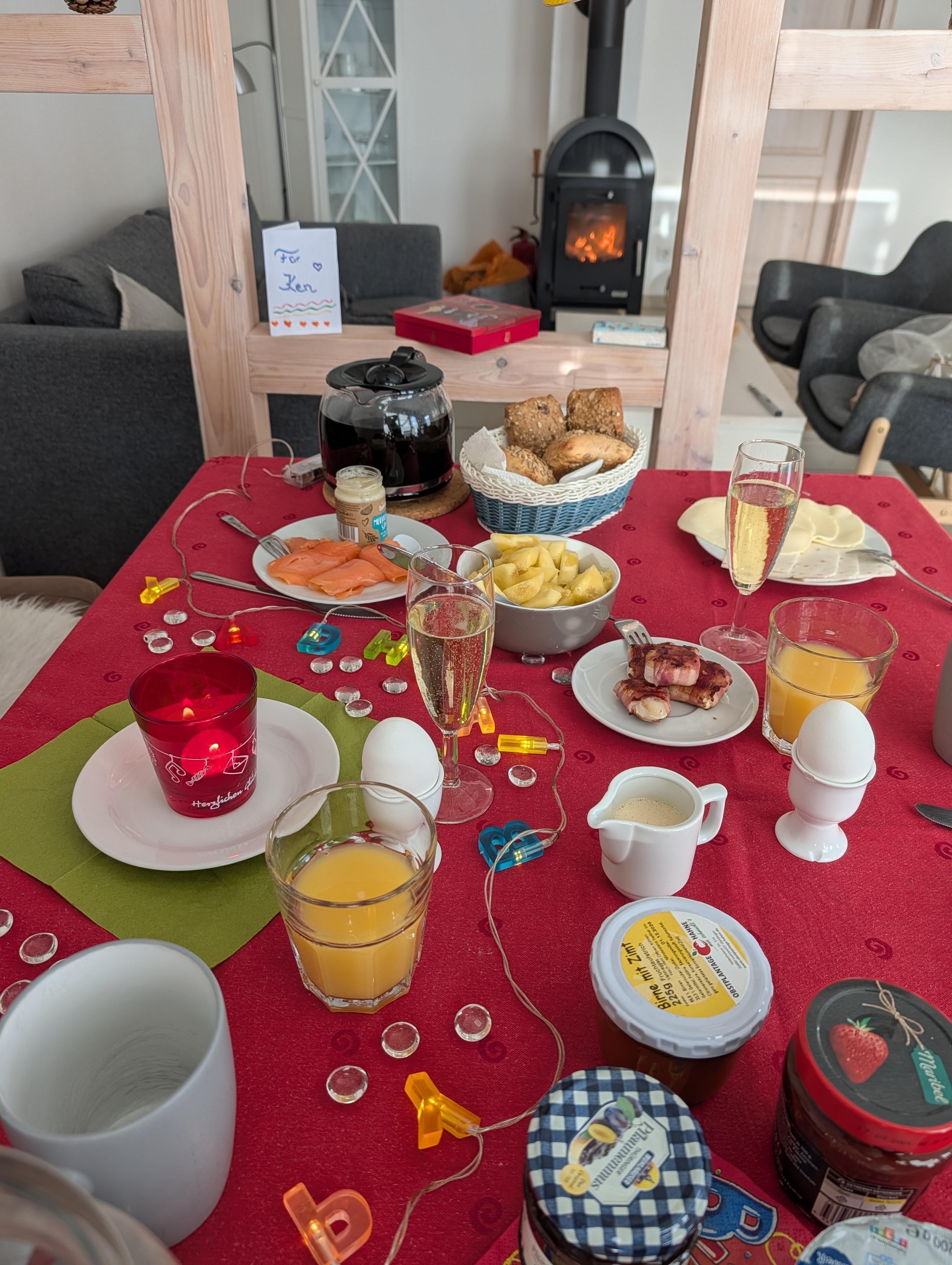 Essplatz mit Blick auf den Kamin