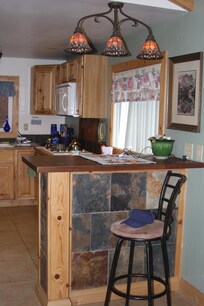 GREAT LIGHTING WITH DIMMER SWITCHES ON ALL LIGHTS