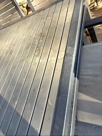 Outside sitting area „table“ - dirty
