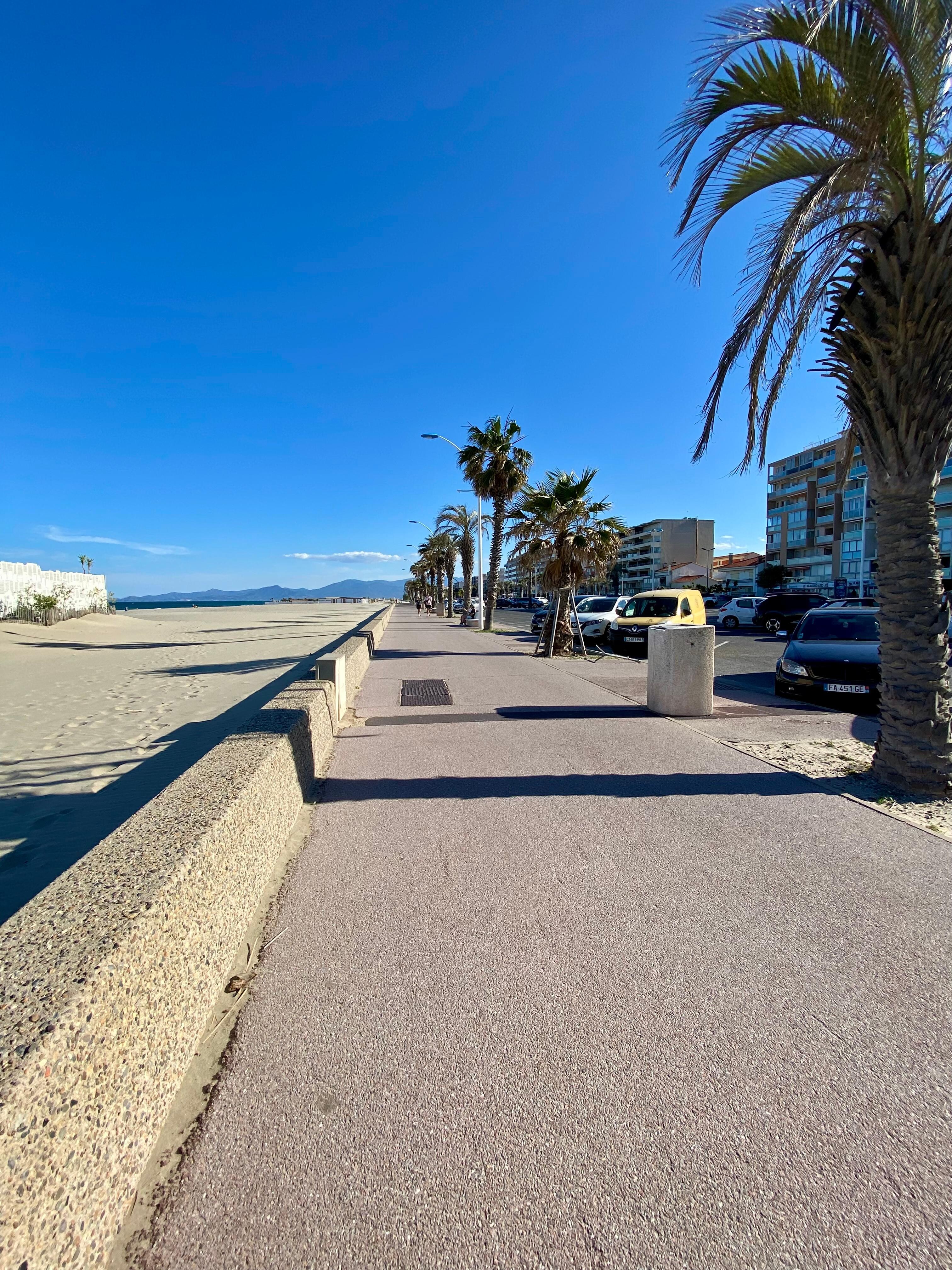 Strandpromenade, gleich hinter der nächsten Häuserzeile 