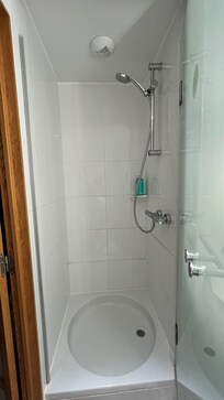 シャワーは水圧もバッチリです