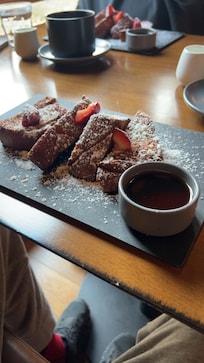 Breakfast at Heirloom Room