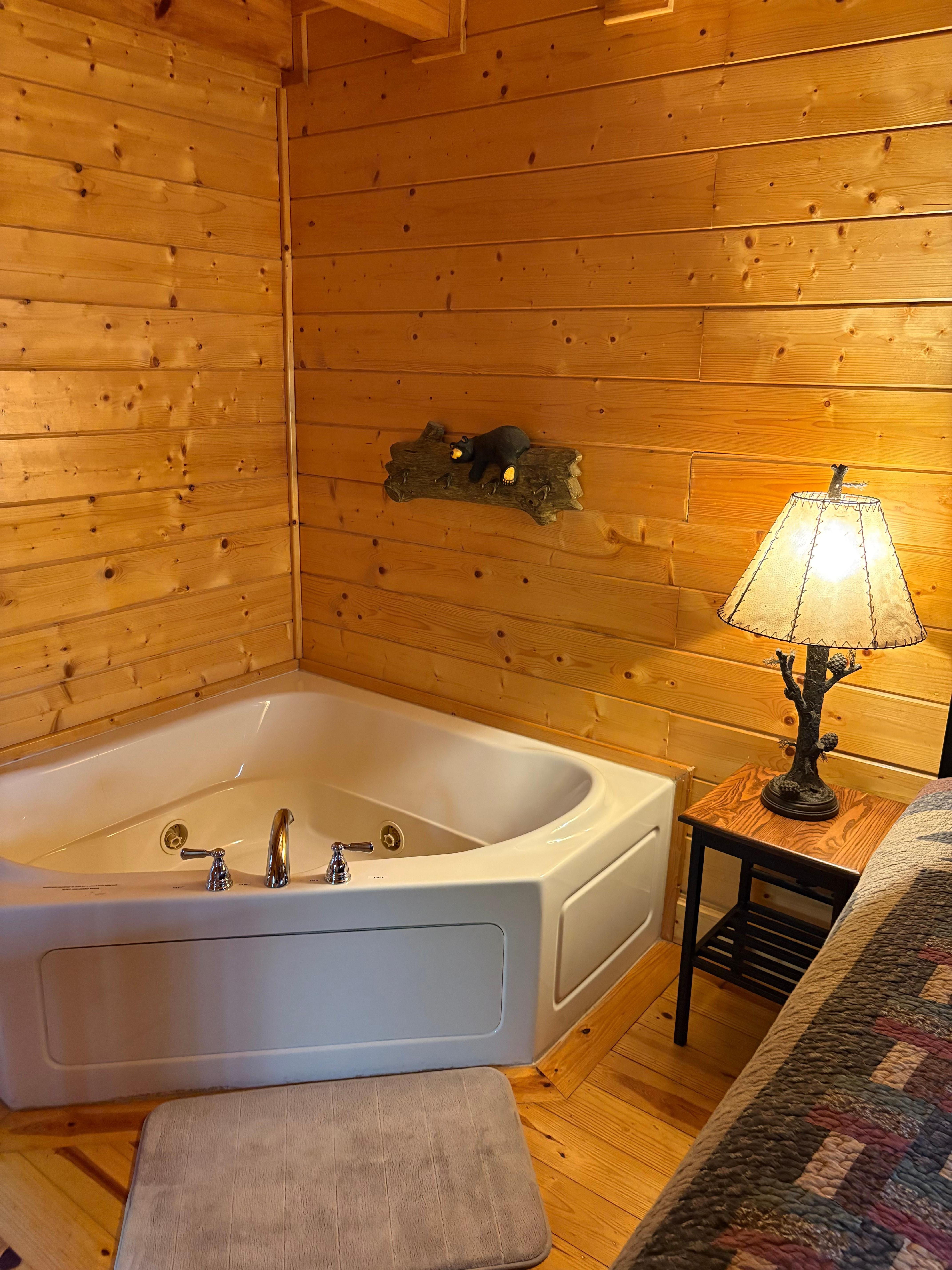 Jacuzzi tub on the main floor King bedroom 