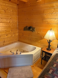 Jacuzzi tub on the main floor King bedroom
