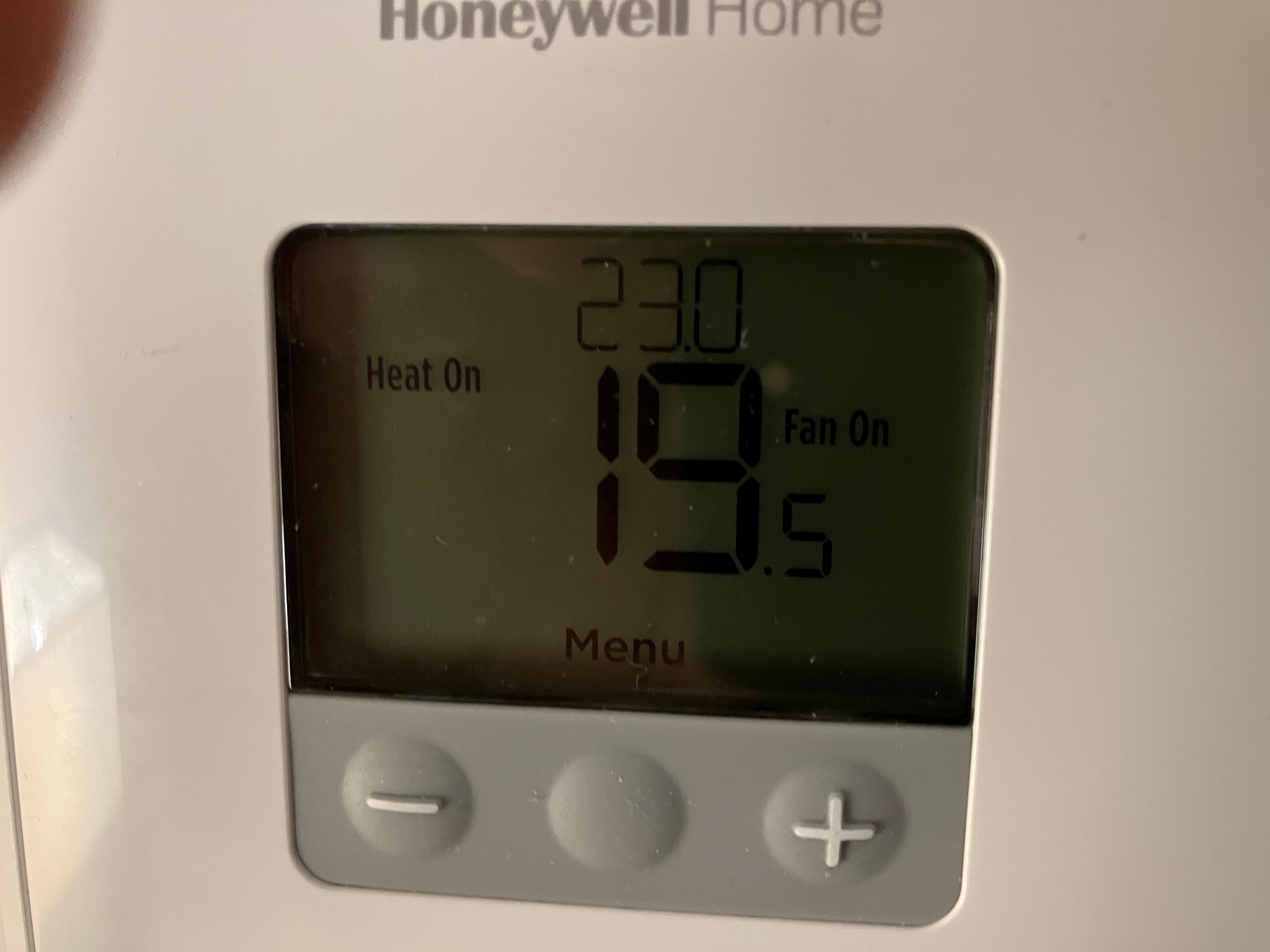 Room set to 19.5 deg C on AC