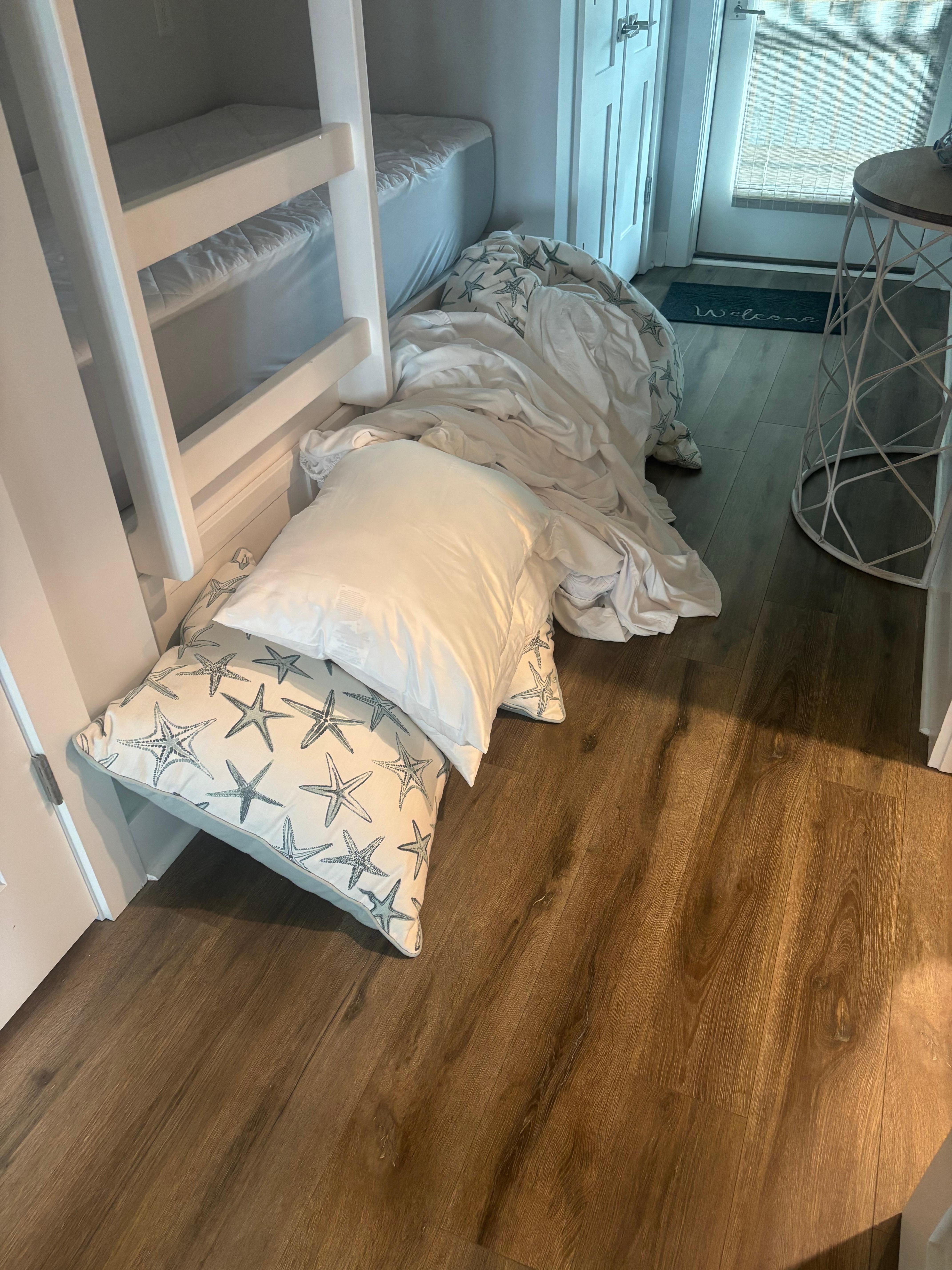 Room not clean, had to wait 2 hours