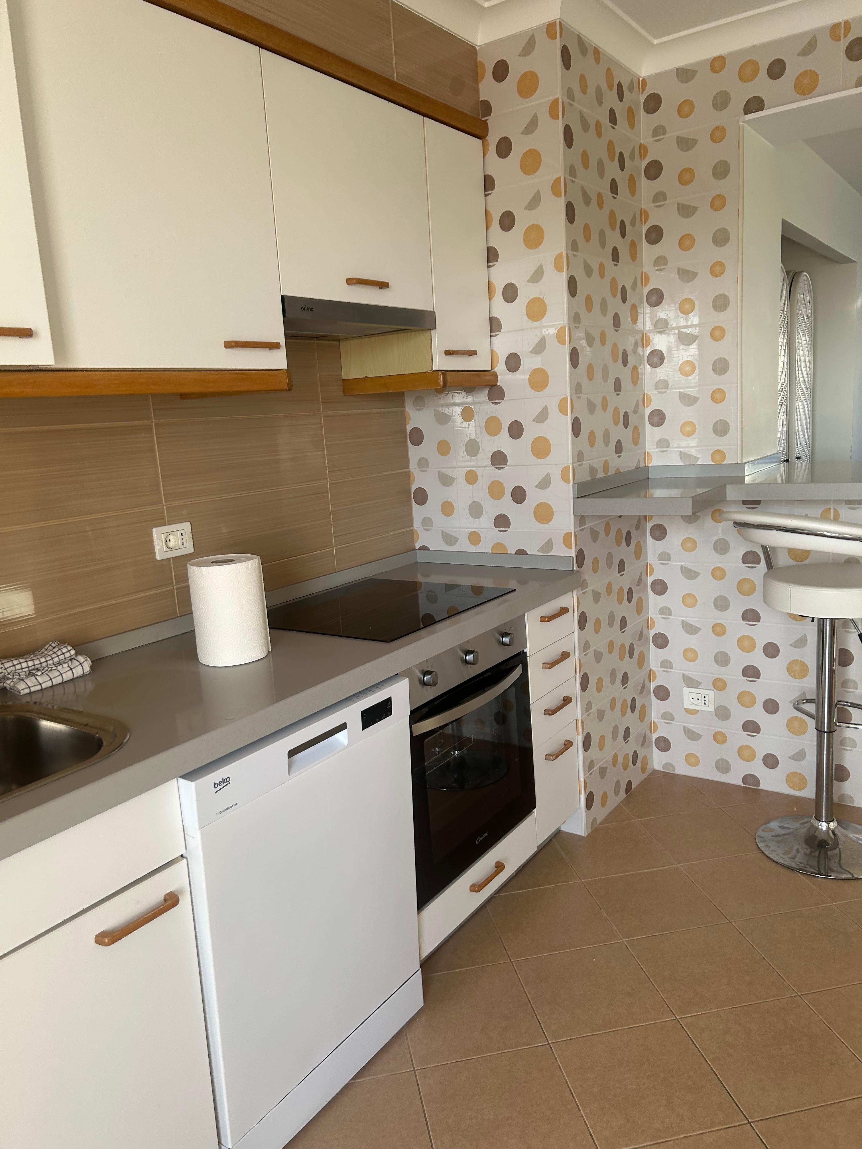 Kitchen is eady to use.