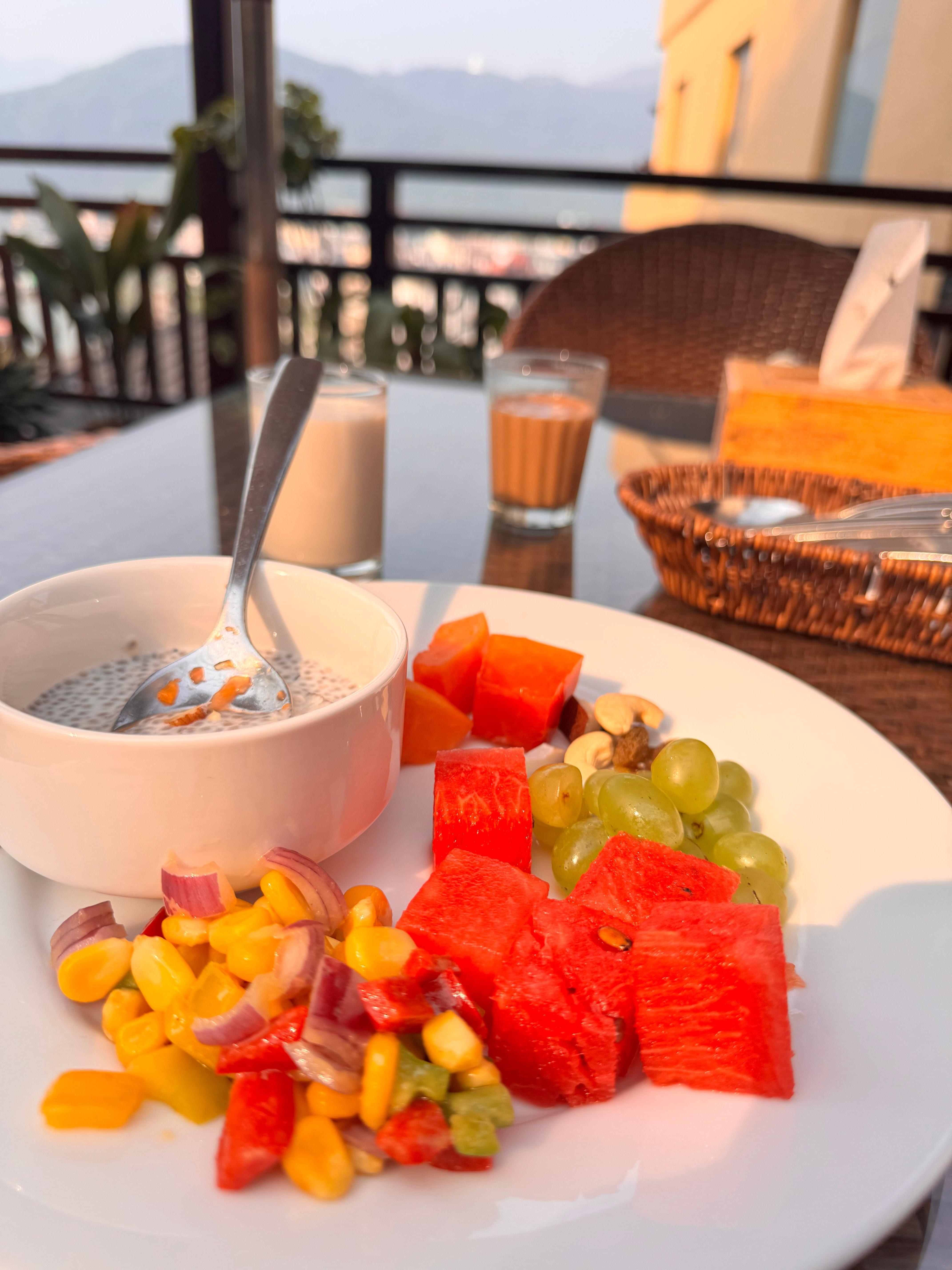 Breakfast with a beautiful view 😍