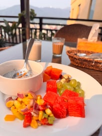 Breakfast with a beautiful view 😍