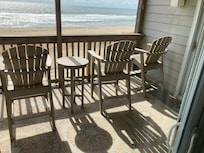 Balcony face in the ocean, excellent view.