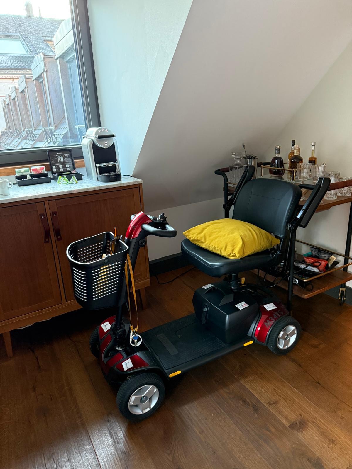 Fantastica experiencia con la reserva de una scooter que encargué con recepción en el hotel a traves de una empresa local. Ningun problema en llegar con ella hasta la habitación. Super!